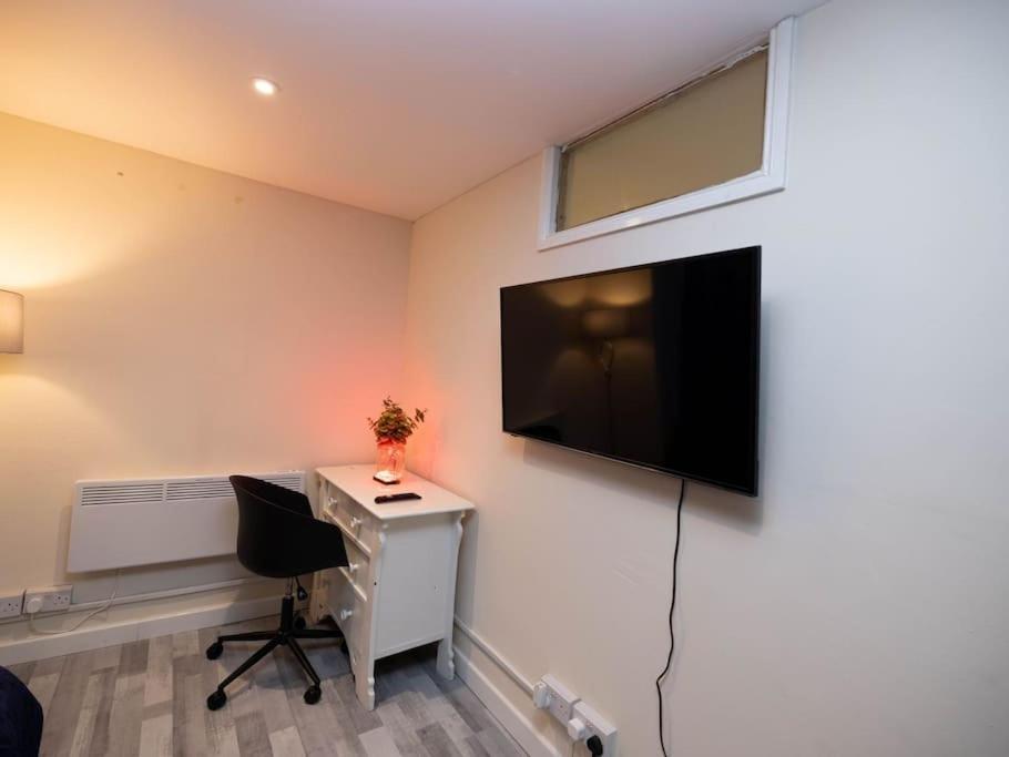1 Bedroom-Sofabed-Worktable-4-Wifi-Parking ลอนดอน ภายนอก รูปภาพ