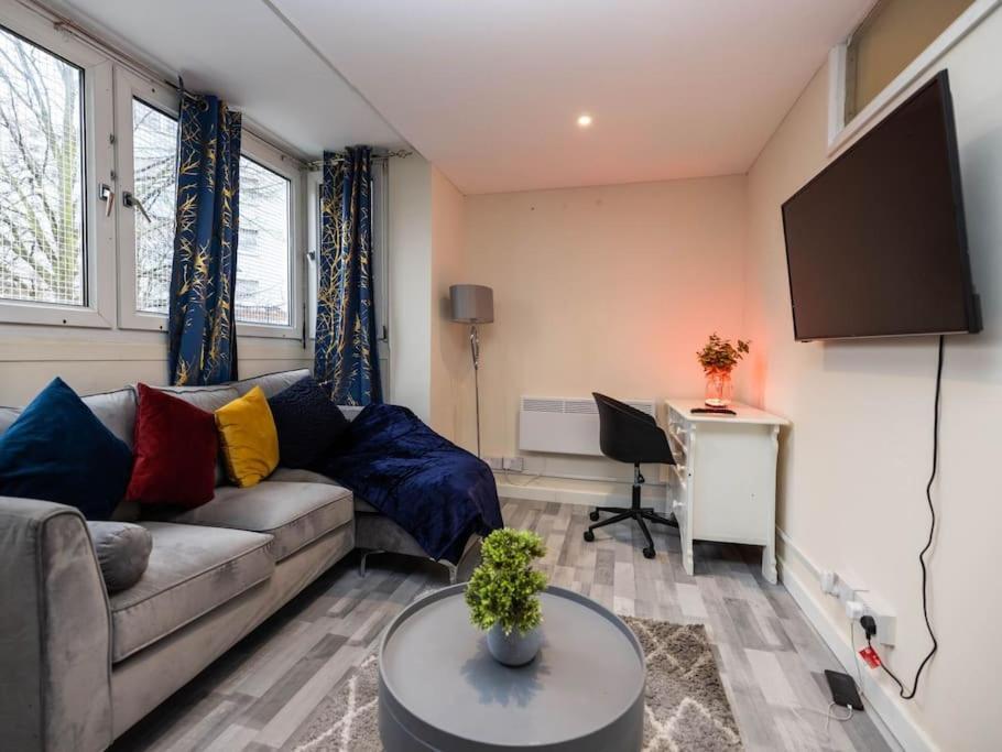 1 Bedroom-Sofabed-Worktable-4-Wifi-Parking ลอนดอน ภายนอก รูปภาพ
