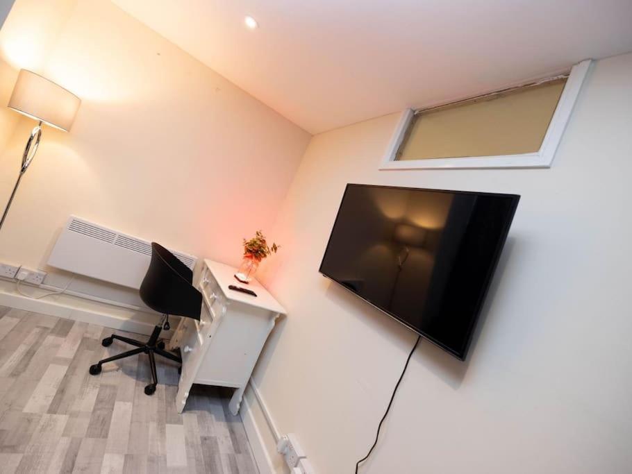 1 Bedroom-Sofabed-Worktable-4-Wifi-Parking ลอนดอน ภายนอก รูปภาพ
